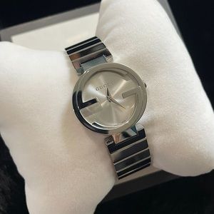 Gucci interlocking watch. Brand new